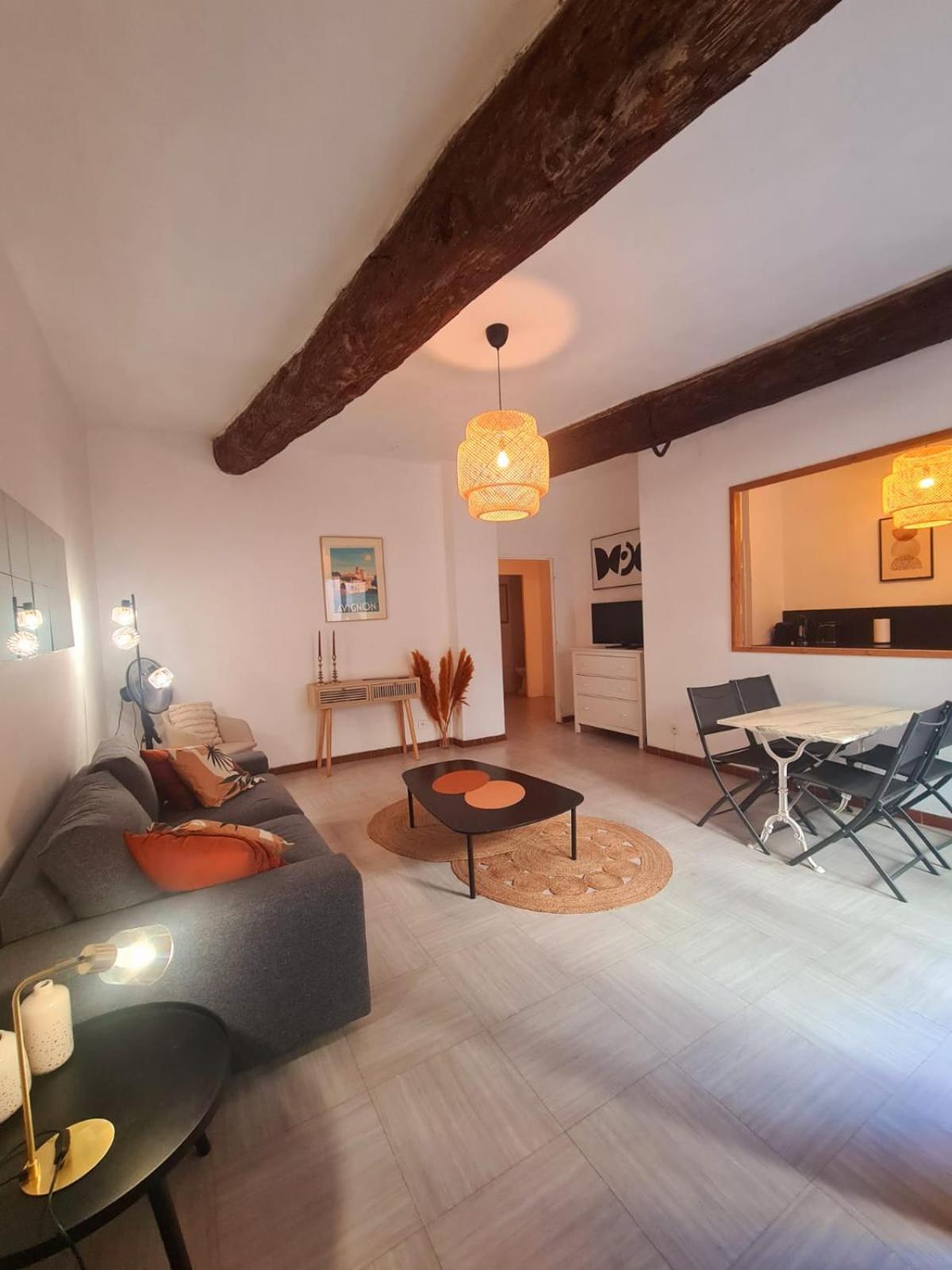 Appartement Intra Muros Avec Cour Privee Avinhão Exterior foto