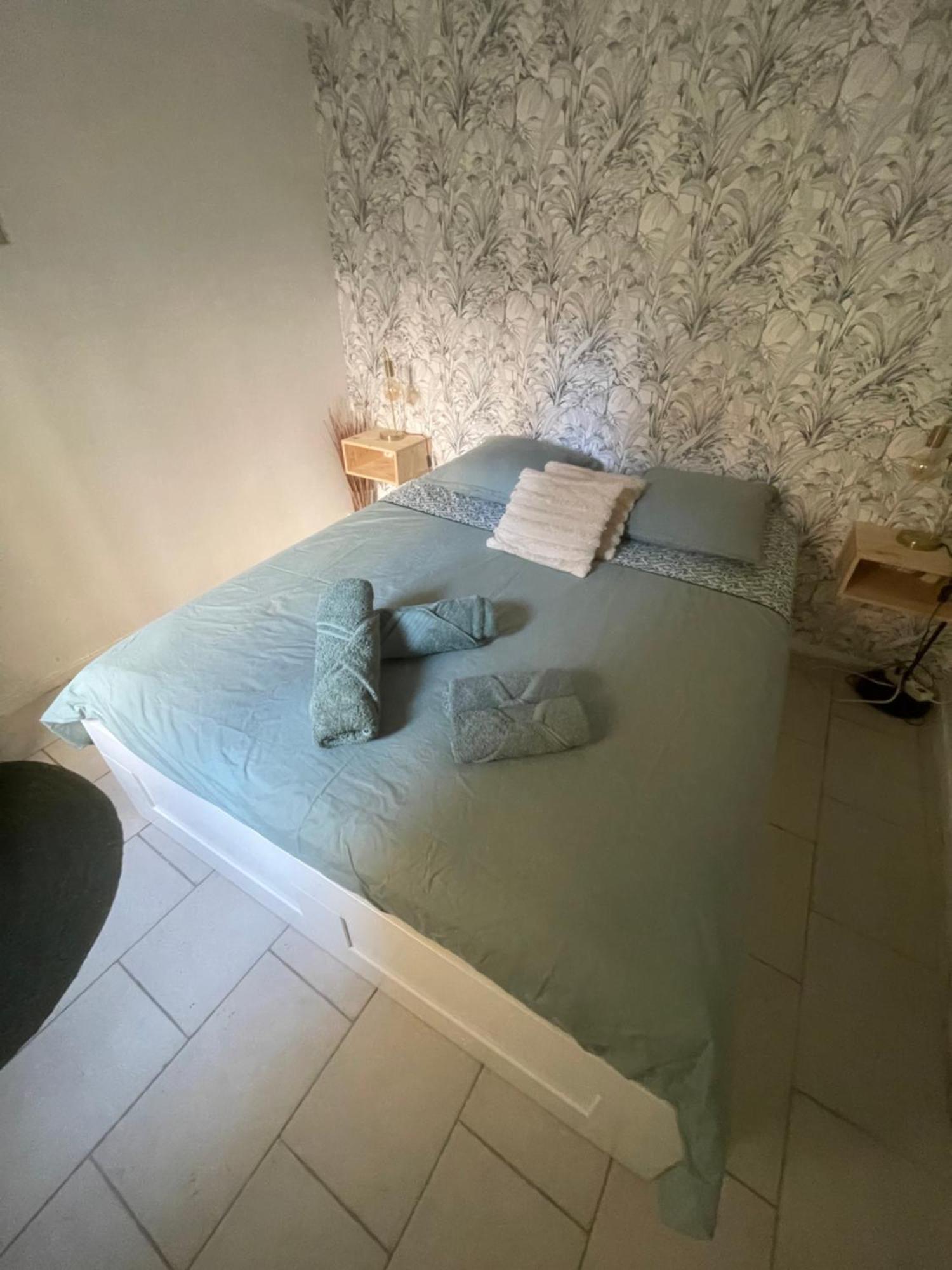 Appartement Intra Muros Avec Cour Privee Avinhão Exterior foto